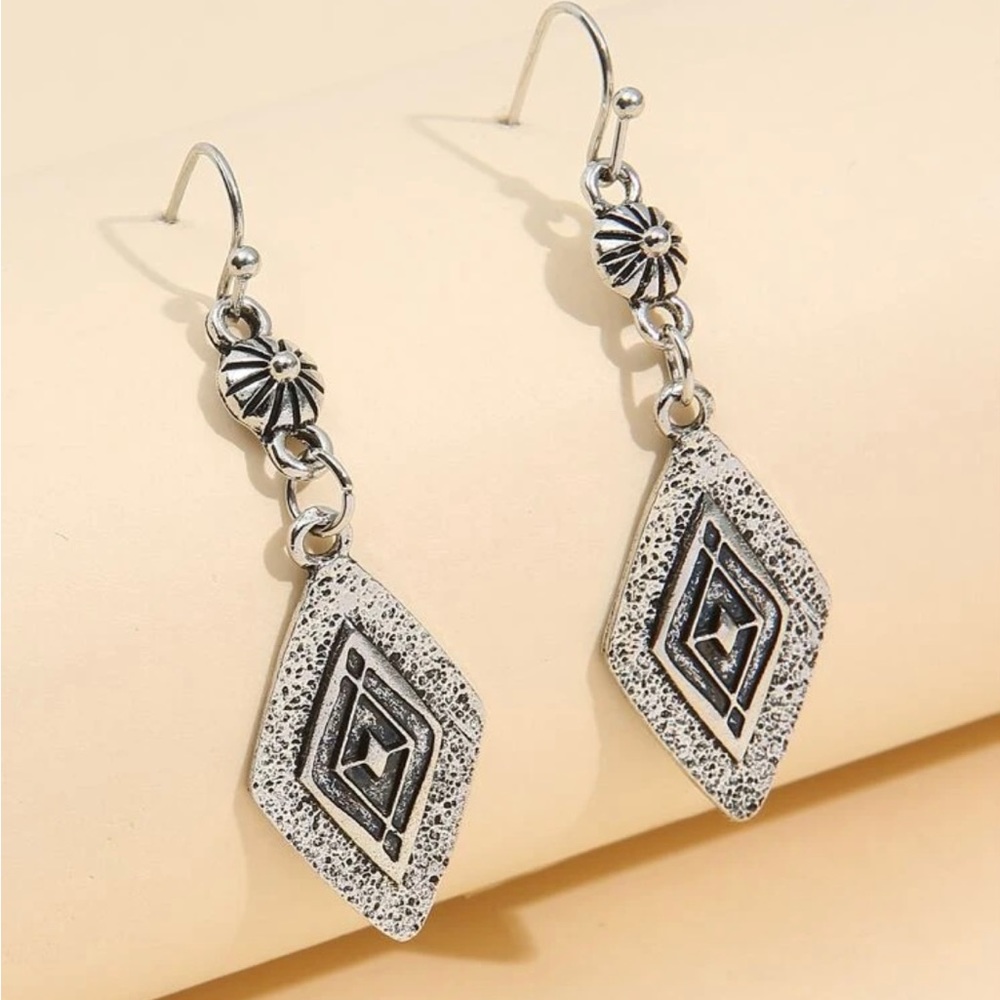 🌸 3 for $12 Vintage Geometric Drop Earrings